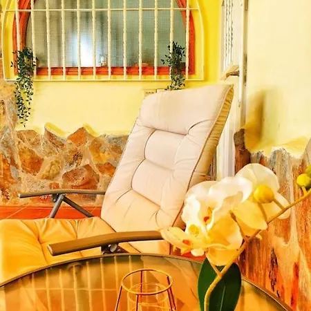 The Perfect Place To Relax Bedroom With Hot Tub, Beautiful Tropical Garden Area. Bbq And Big Open Spaces Through The House.it Is Located In A Quiet Place, But Still 5 Min Away From The Touristic Puerto Rico And Walking Distance From The Apartamento