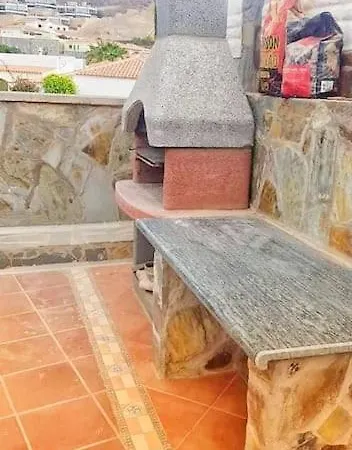 The Perfect Place To Relax Bedroom With Hot Tub, Beautiful Tropical Garden Area. Bbq And Big Open Spaces Through The House.it Is Located In A Quiet Place, But Still 5 Min Away From The Touristic Puerto Rico And Walking Distance From The Apartamento Mogán
